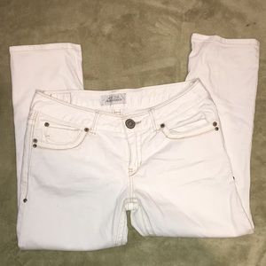 AEROPOSTALE White cropped jeans! Form fitting!